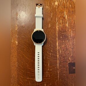 Garmin Venu 2S, Smaller-sized GPS Smartwatch-Barely Used